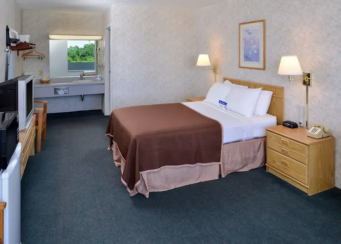Hotel Quality & Near I-70 And Hwy 51 Vandalia