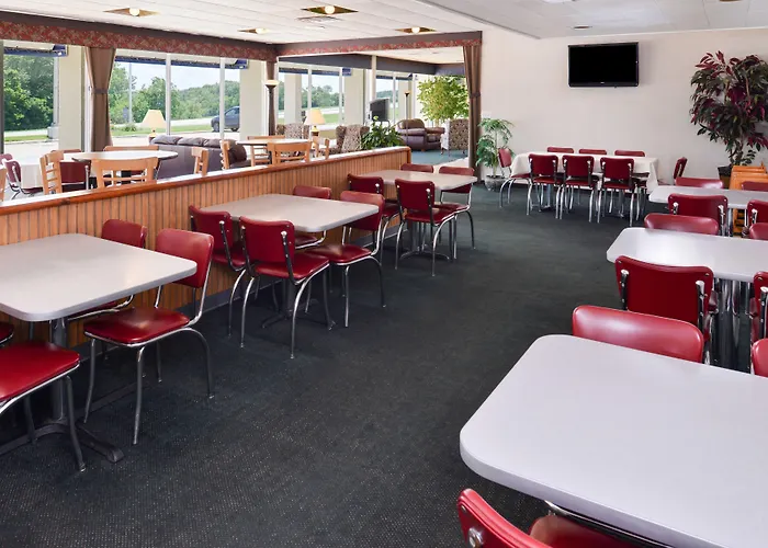 Quality & Near I-70 And Hwy 51 4* Vandalia