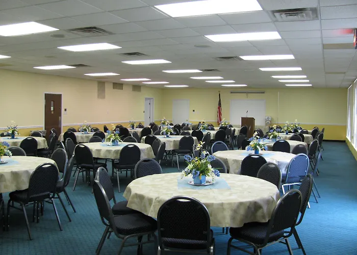 Hotel Quality & Near I-70 And Hwy 51 4*