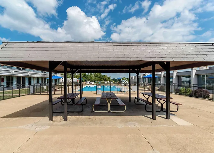 Hotel Quality & Near I-70 And Hwy 51 Vandalia