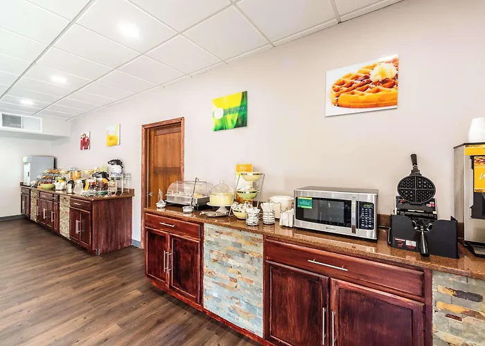 Hotel Quality & Near I-70 And Hwy 51