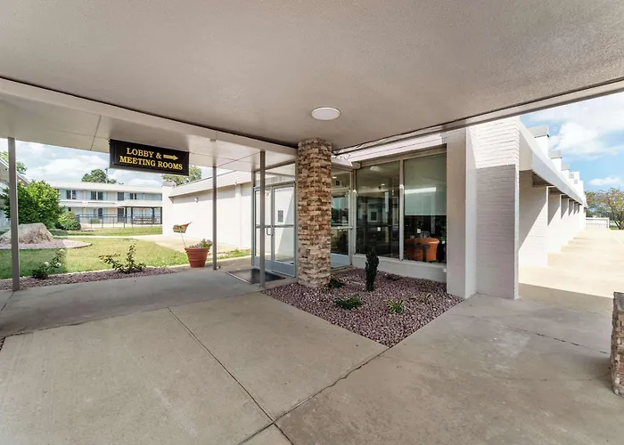 Quality & Near I-70 And Hwy 51 4*
