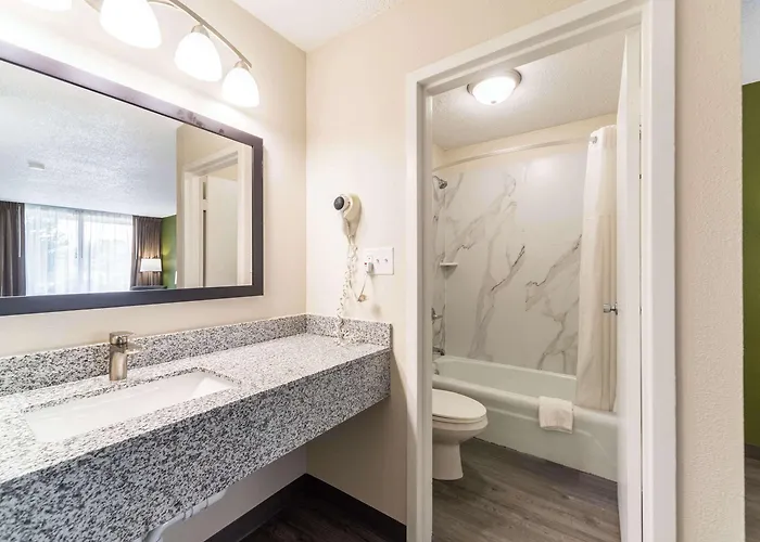 Hotel Quality & Near I-70 And Hwy 51