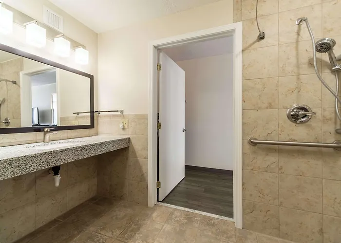 Hotel Quality & Near I-70 And Hwy 51 Vandalia