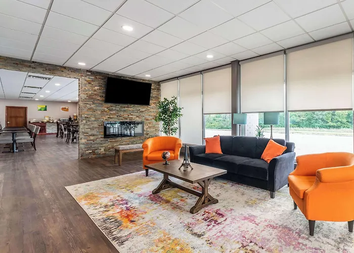 Hotel Quality & Near I-70 And Hwy 51 4*