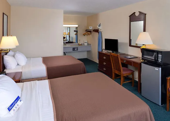 Quality & Near I-70 And Hwy 51 Hotel 4*