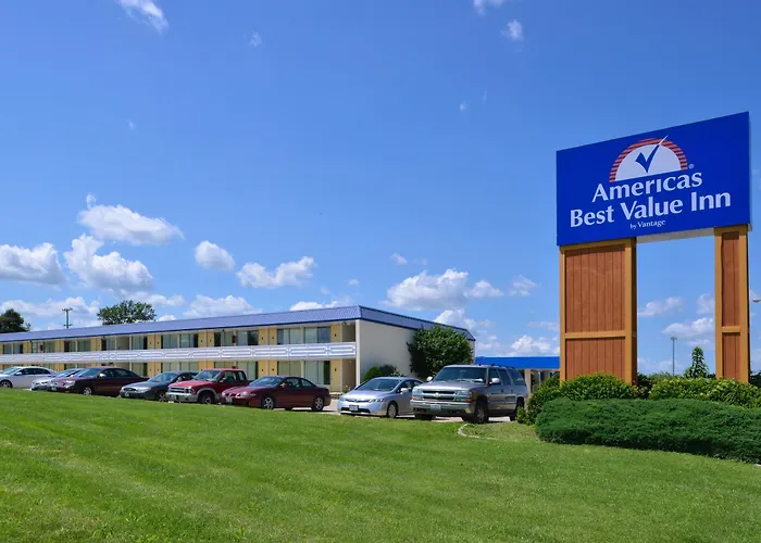 Hotel Quality & Near I-70 And Hwy 51 4*