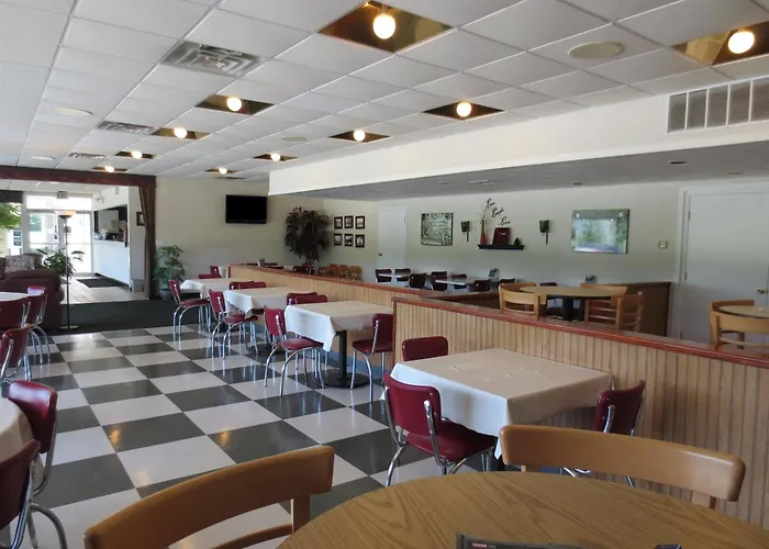 Quality & Near I-70 And Hwy 51 Hotel 4*