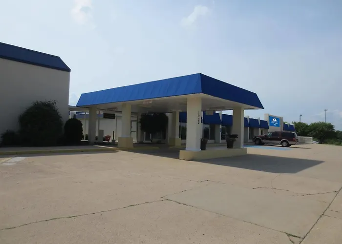 Quality & Near I-70 And Hwy 51 4*
