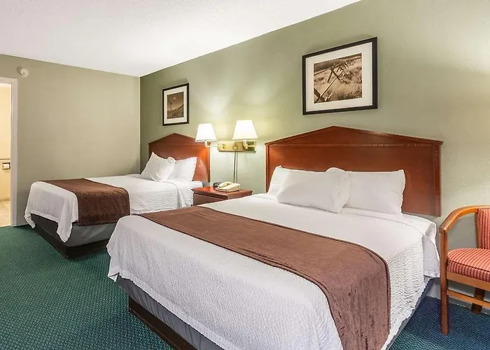 Quality & Near I-70 And Hwy 51 Hotel 4*