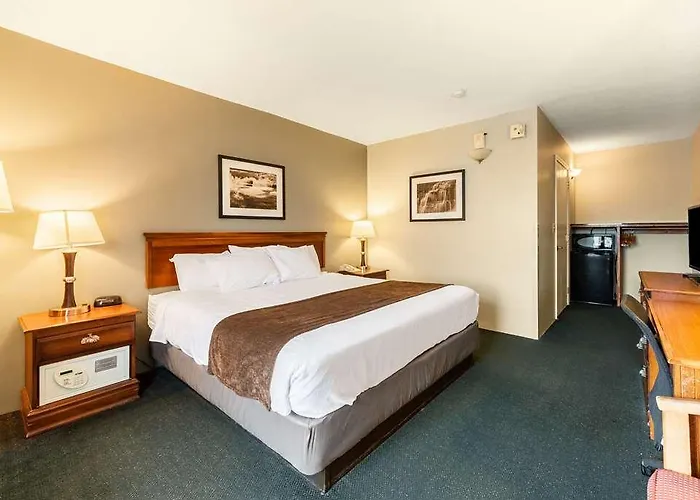 Hotel Quality & Near I-70 And Hwy 51 4*