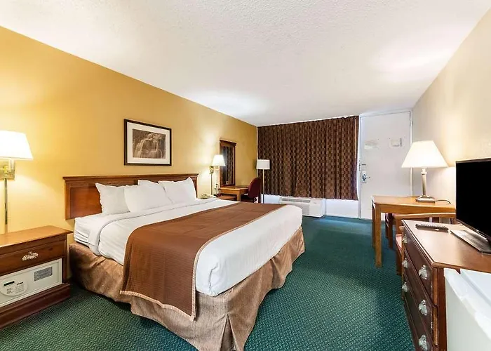 Quality & Near I-70 And Hwy 51 4* Vandalia